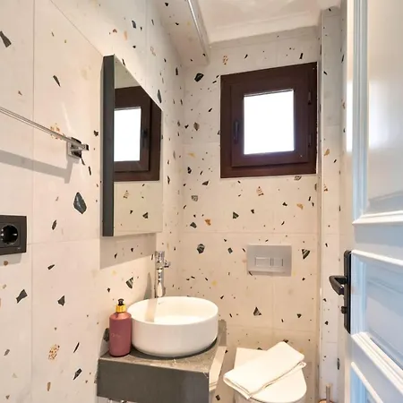 Korunakli Bahceli Villa